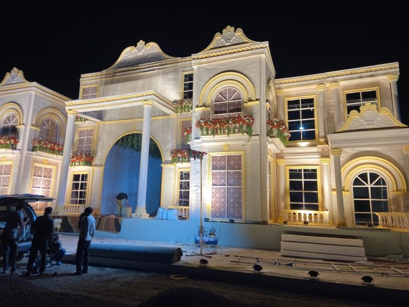 Palace facade set: Custom fabrication · India