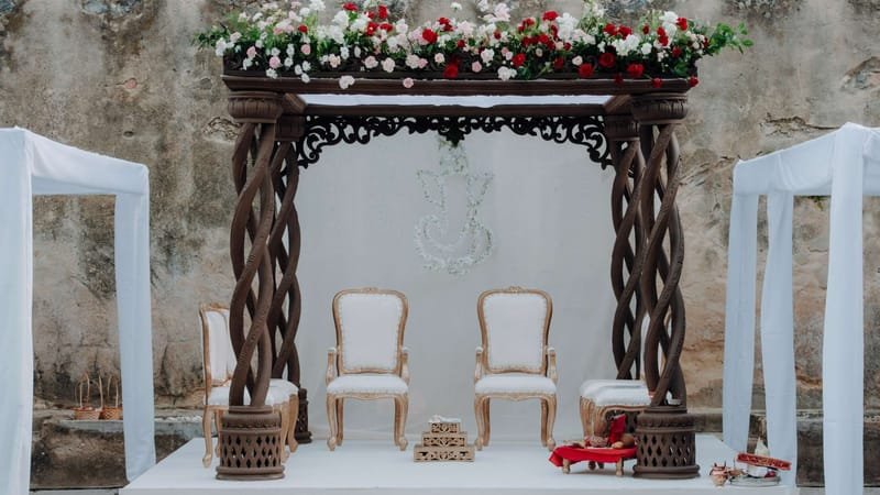 Hand-Carved Teak Mandap: Premium Wood, Hand-Carved Designs